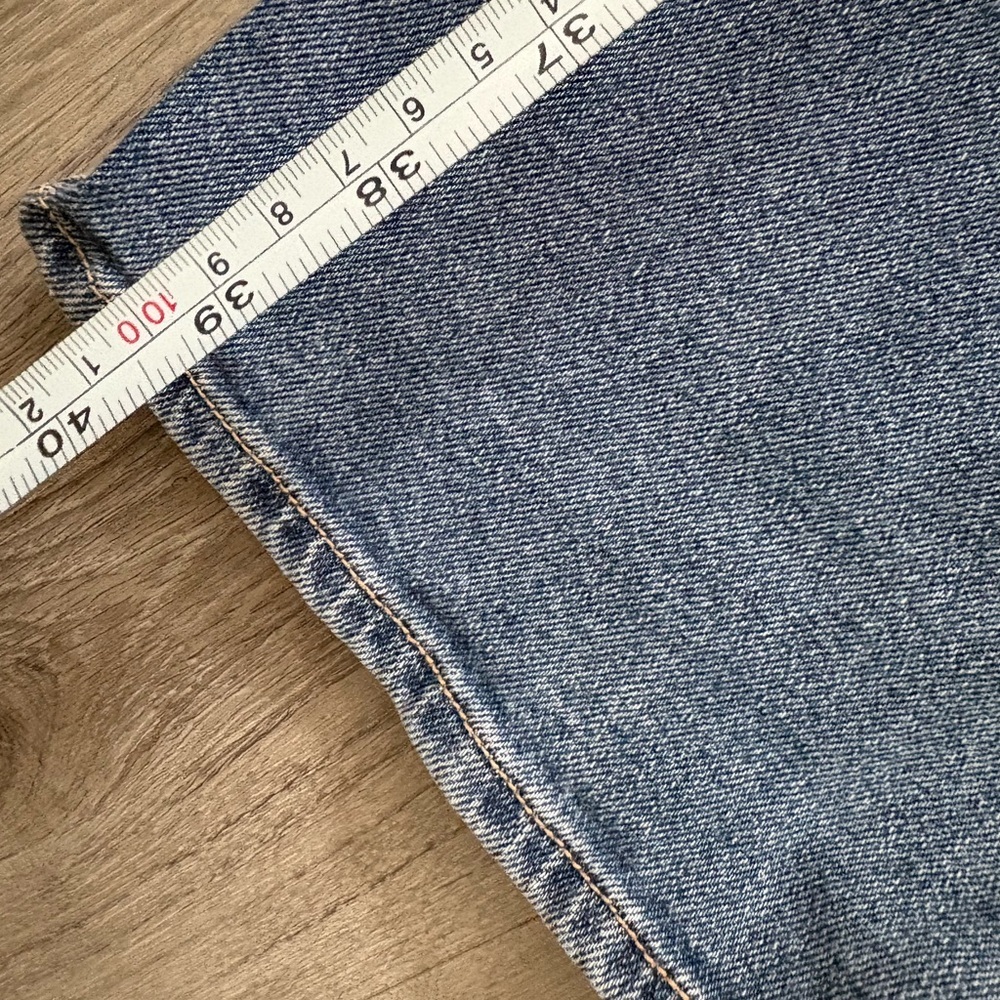 Hollister Relaxed Fit Jeans in Faded Blue - Picture 4 of 6